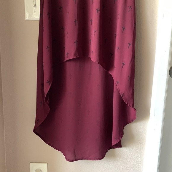 DECREE High Low Sleeveless Cross Print Tank Top - Picture 3 of 6